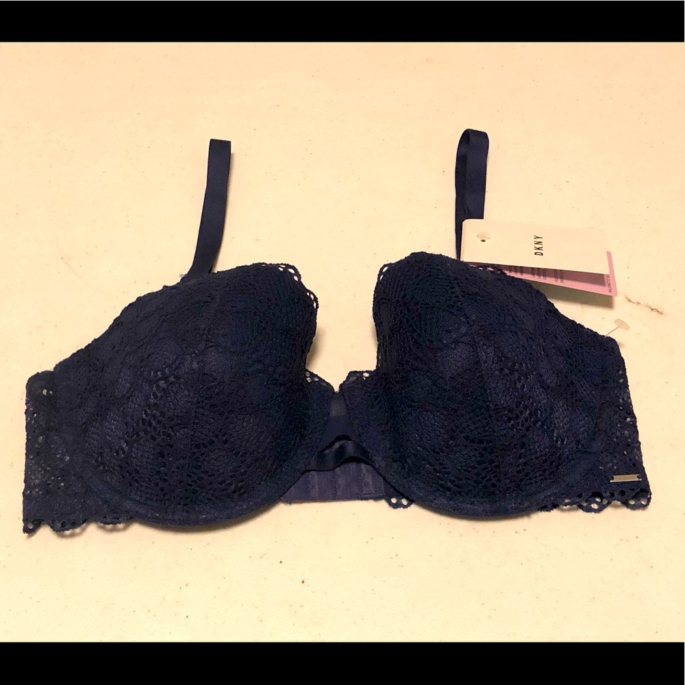 NWT!! DKNY women’s bra size 36D
